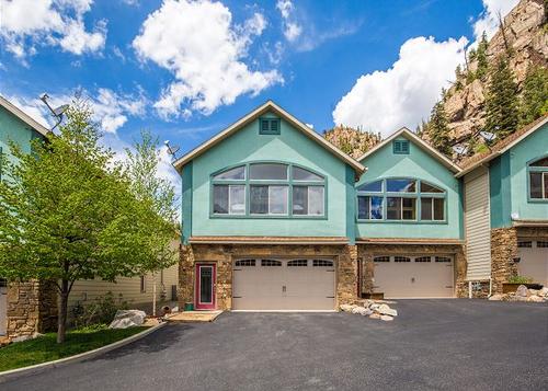 Walk to Downtown - Across from Ouray Hot Springs - Townhome with Balcony